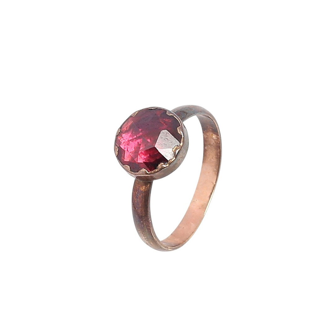 Barcelona ring in gold and garnet, late 19th Century.