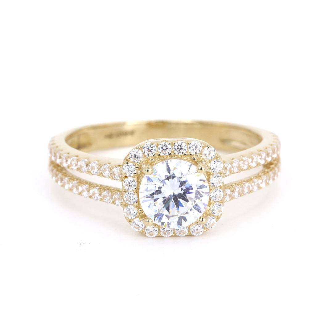 18CT CUBIC ZIRCONIA SET RING.