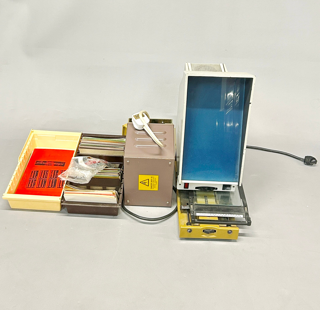 MICROFICHE READER.