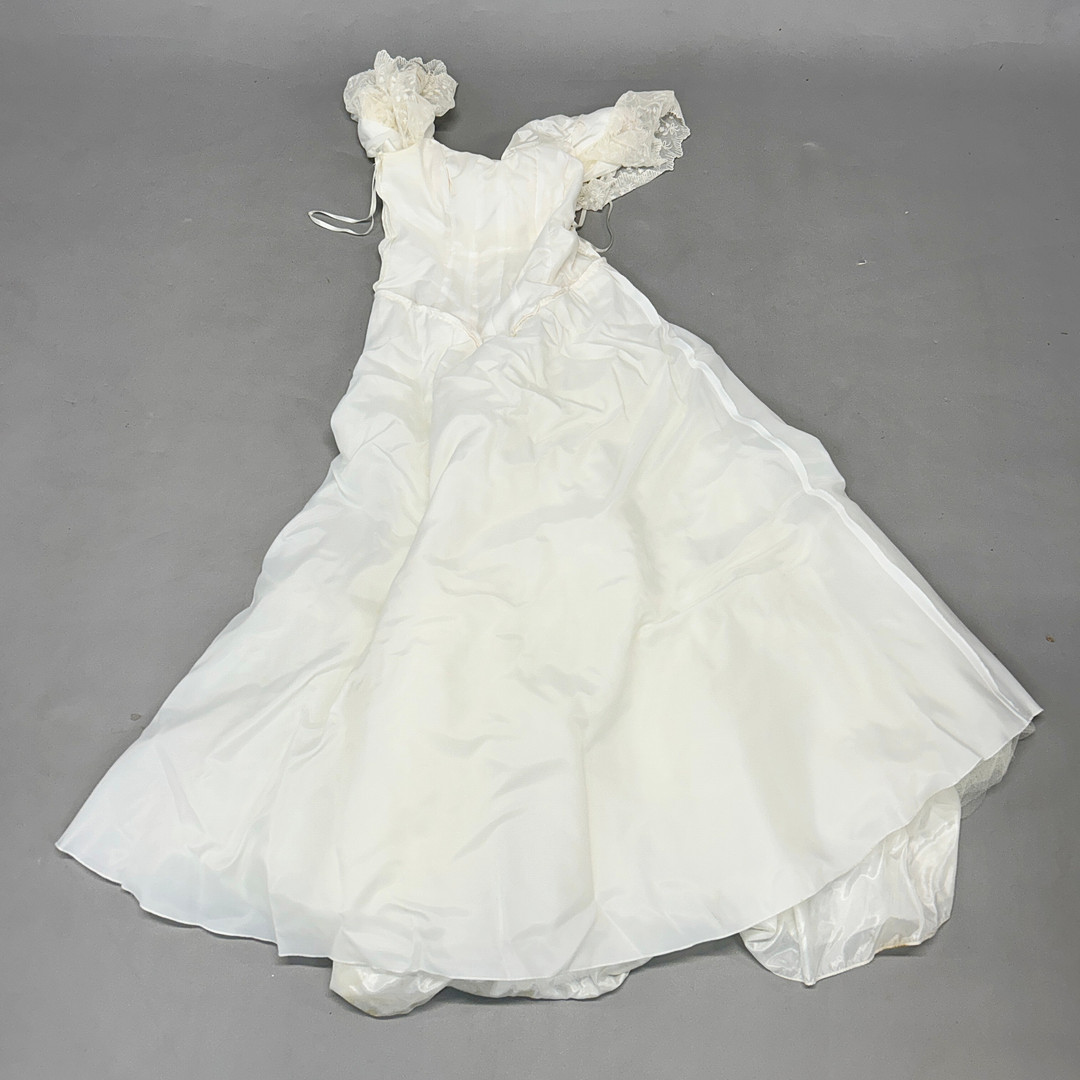 BERKERTEX WEDDING DRESS.