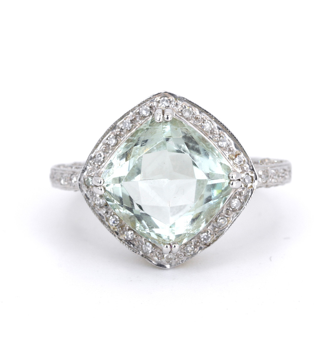 9CT GOLD GEMSTONE SET RING.
