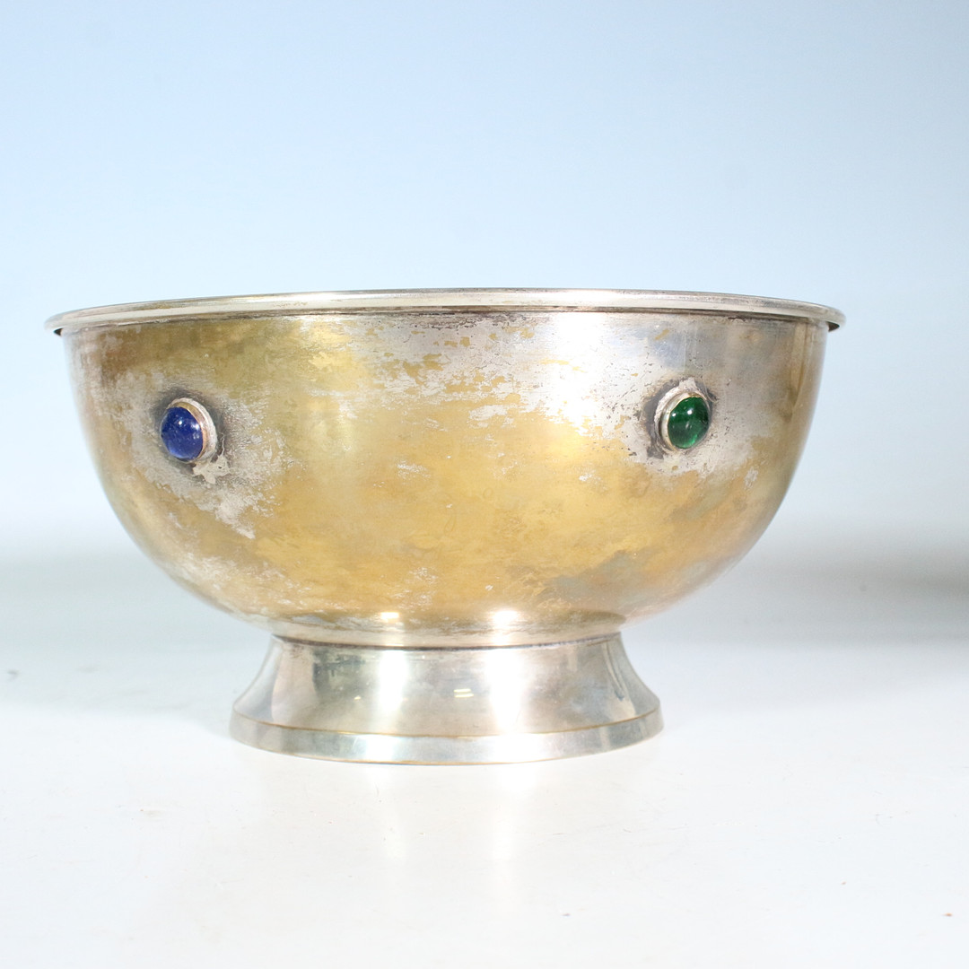 Französische Schale mit Cabochon-Glassteine um 1930er.