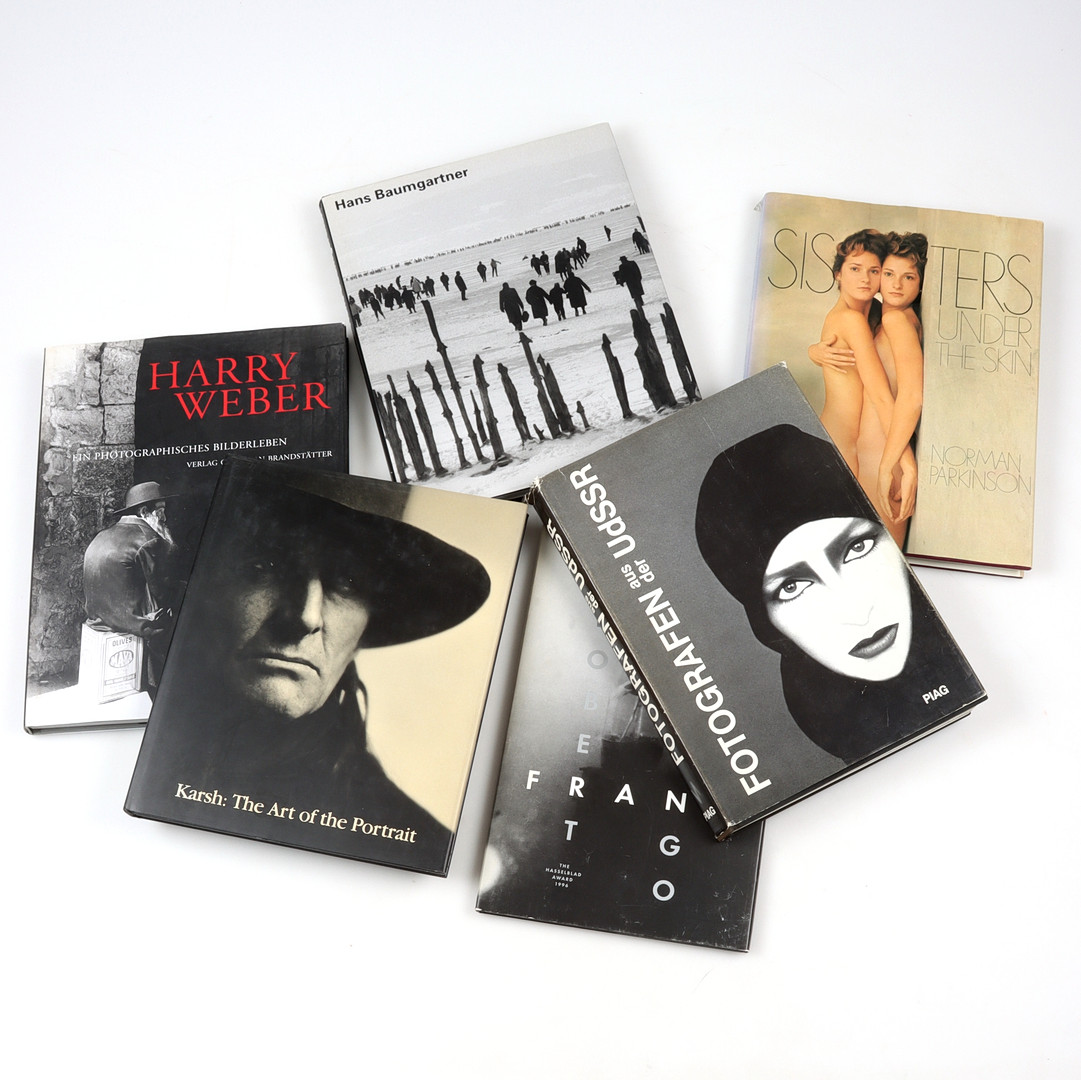 FOTOBÖCKER, 6 st, bl.a. "Sisters under the skin", Norman Parkinson. " The Art of portrait", Karsh. "Hasselblad Award Winner 1996", Robert Frank.