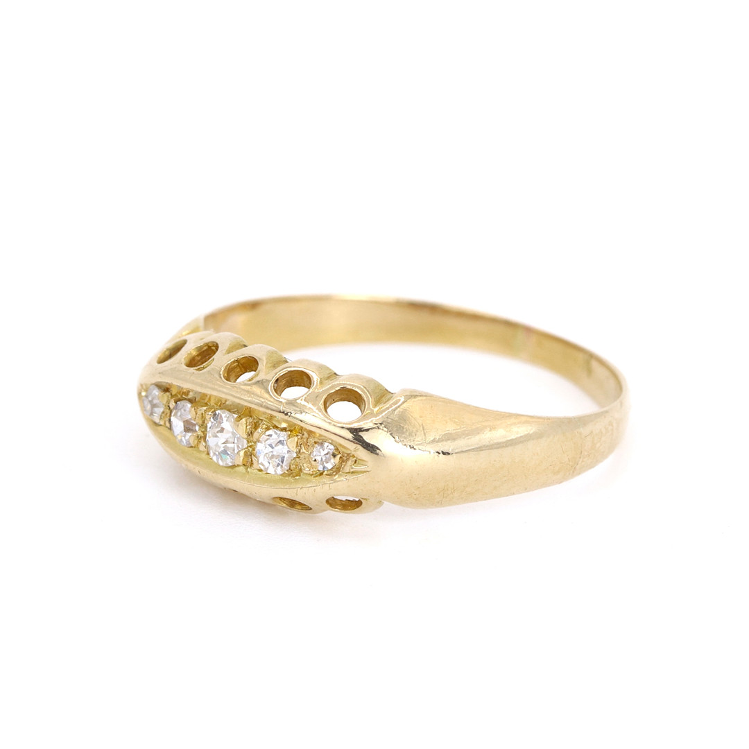 9CT GOLD WHITE SOTNE SET RING.