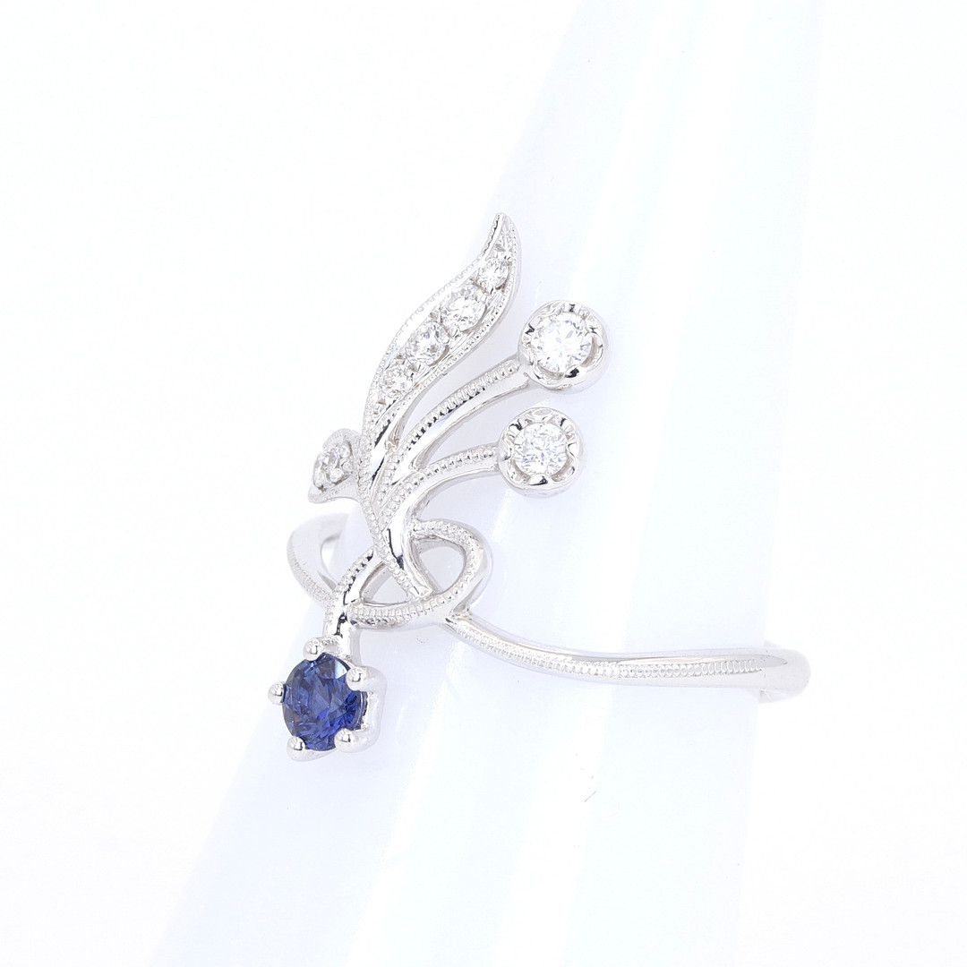 18CT SAPPHIRE & DIAMOND RING.
