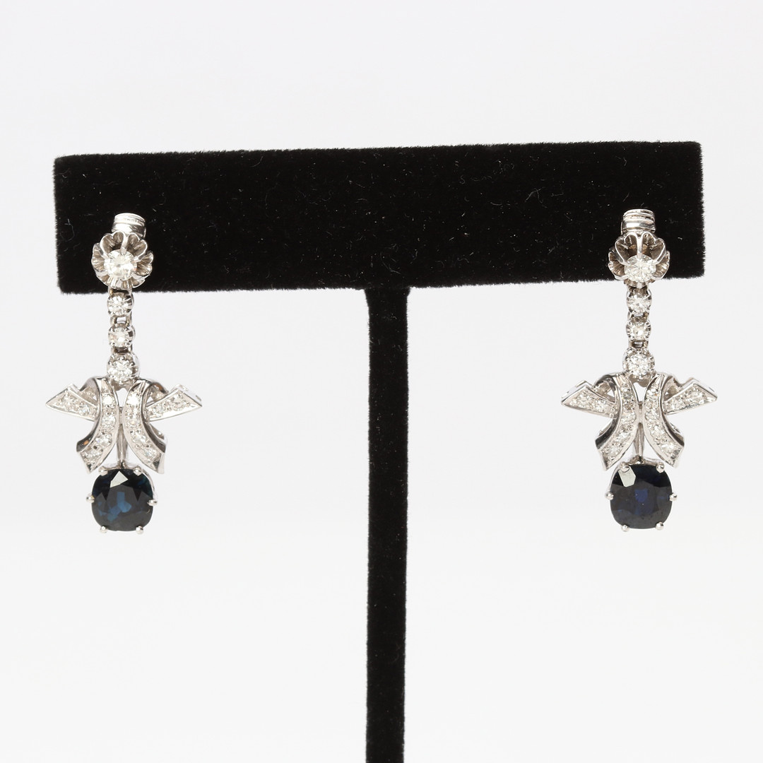 SAFIR & DIAMANTÖRHÄNGEN 18K.
