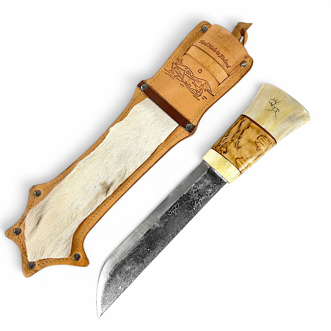 KNIV, horn/björk, läder, Finland. Märkt Sarvityö. Oid signatur.