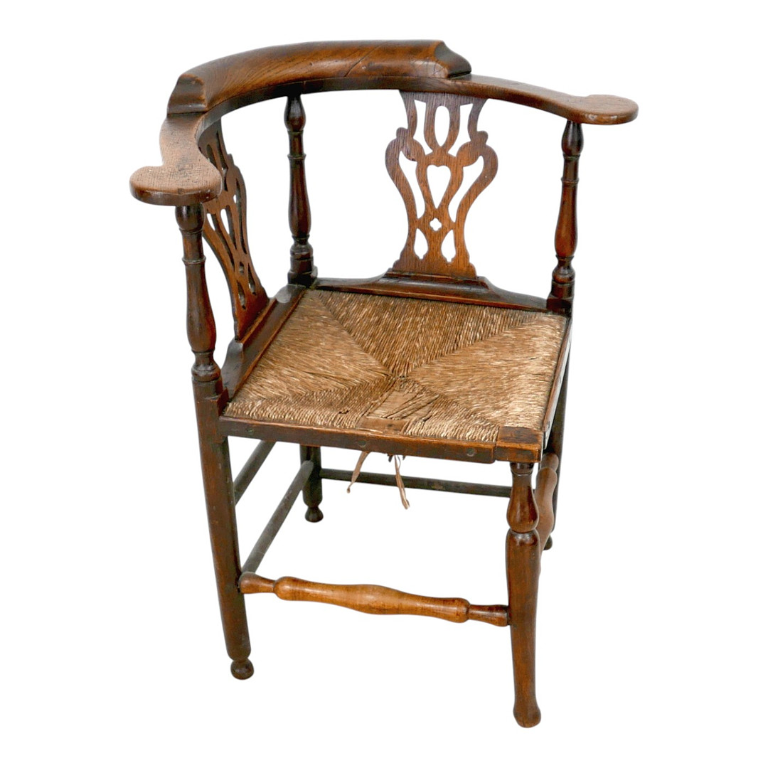 A GEORGE III OAK COMFORT/CORNER CHAIR.