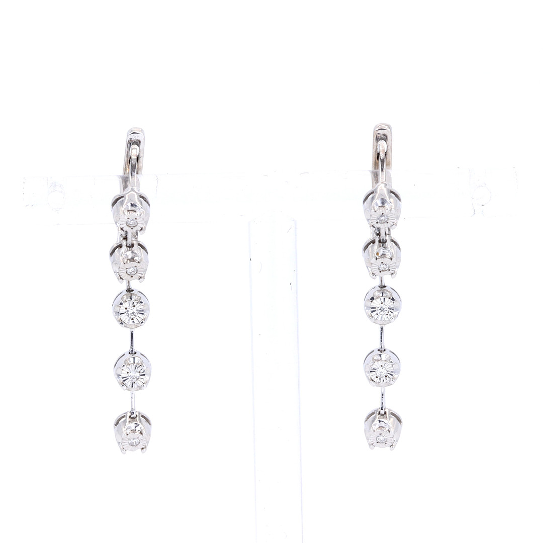 14CT WHITE GOLD DIAMOND SET DROP EARRINGS.