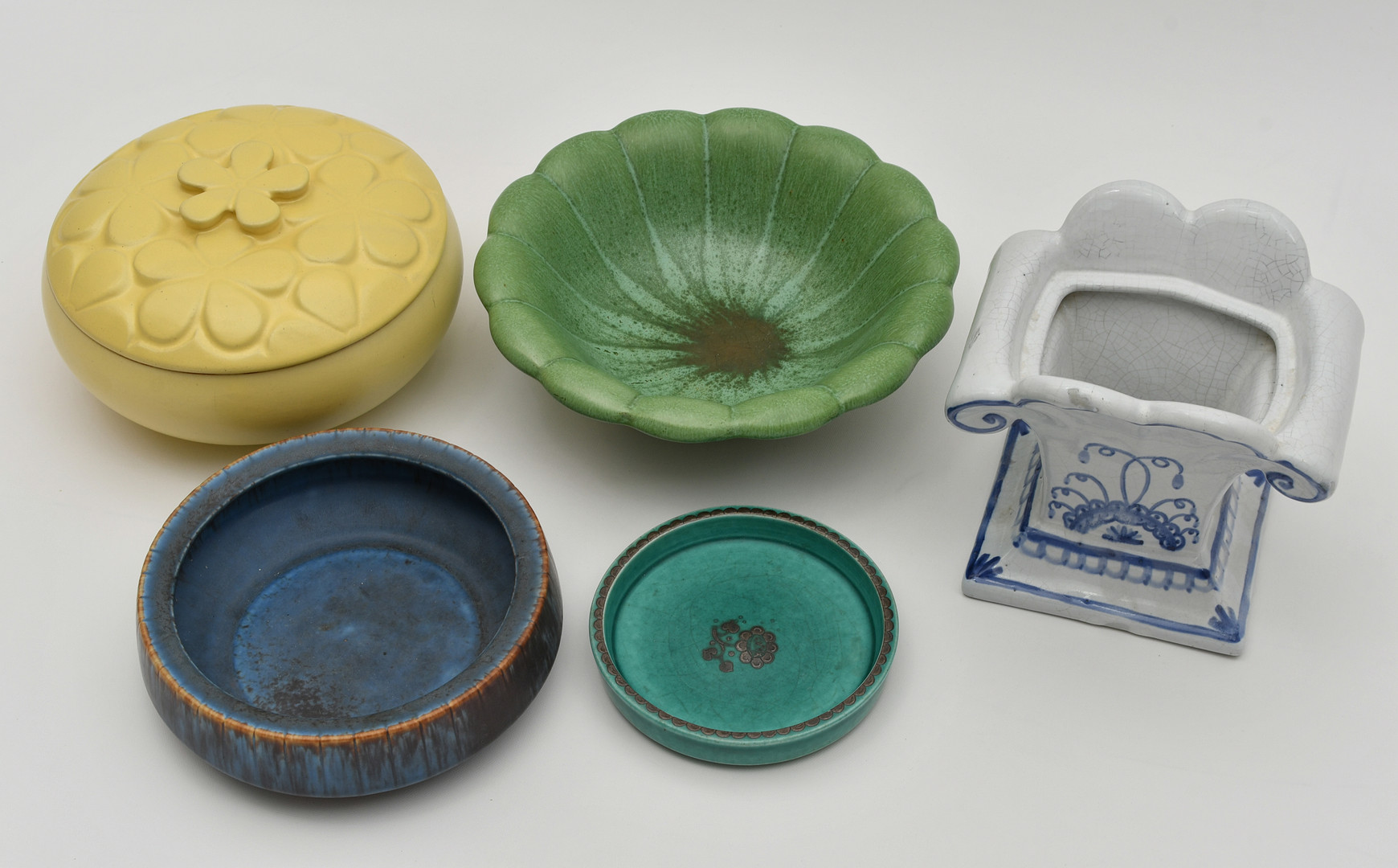 Keramik. Nylund, Kåge, Gefle, rörstrand, Uppsala. 5 delar.
