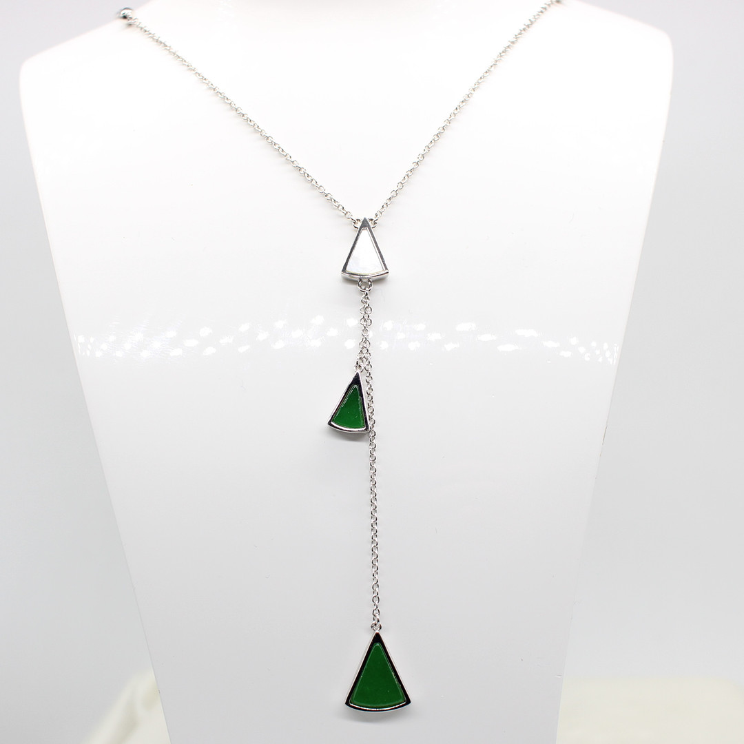 925 SILVER, MOTHER OF PEARL & GREEN AGATE NECKLACE.