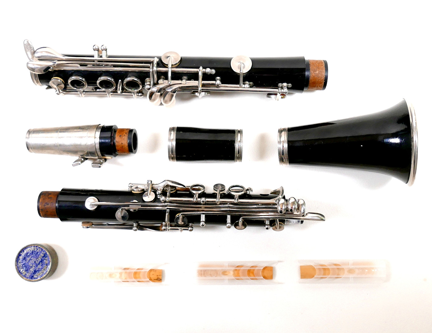 A BESSON LONDON CLARINET AND CASE.