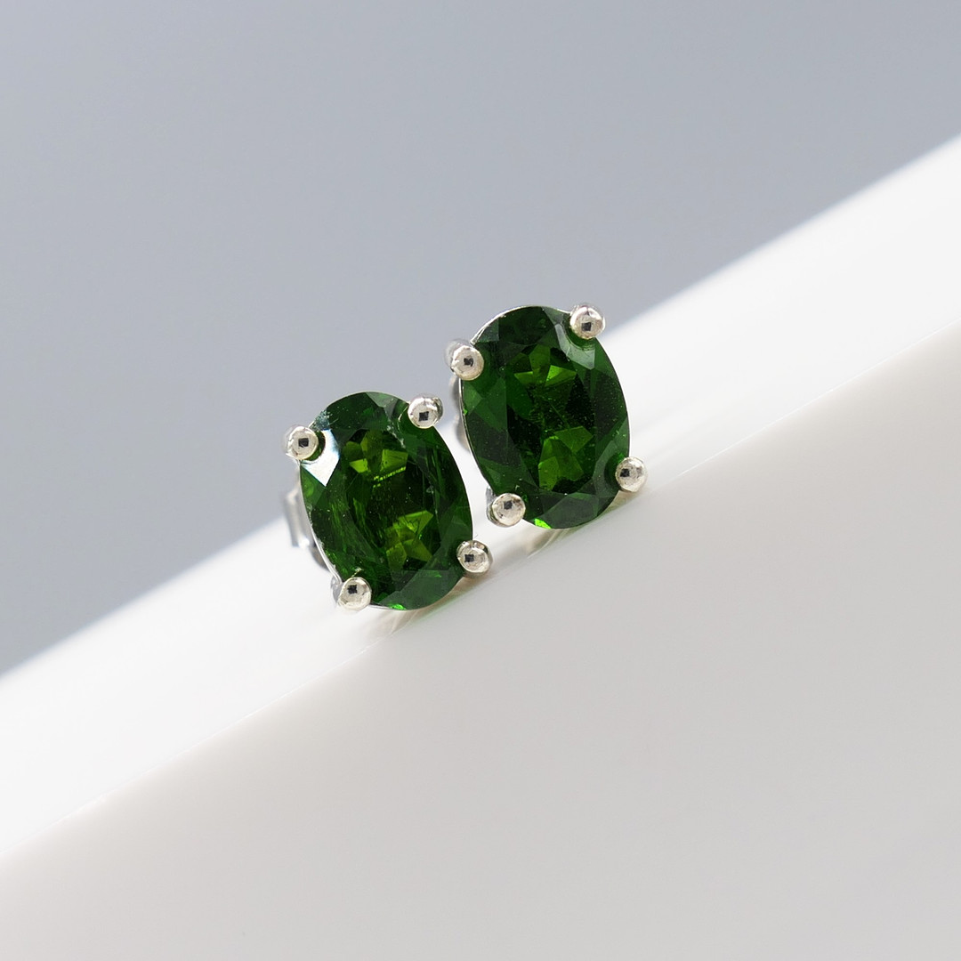 CHROME DIOPSIDE silver studs.
