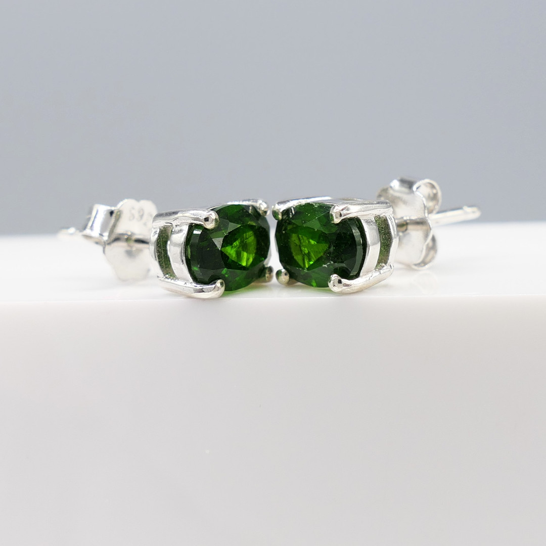 CHROME DIOPSIDE silver studs.