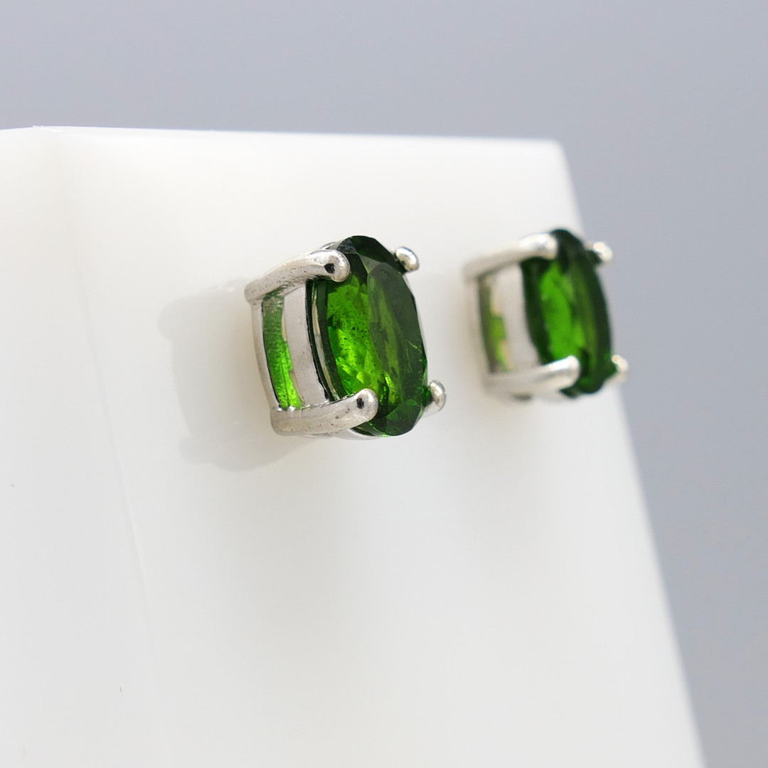 CHROME DIOPSIDE silver studs.