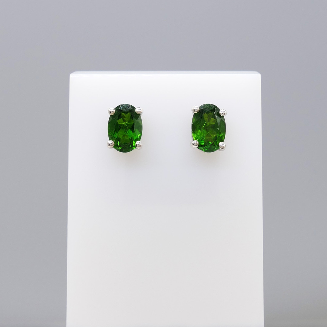 CHROME DIOPSIDE silver studs.