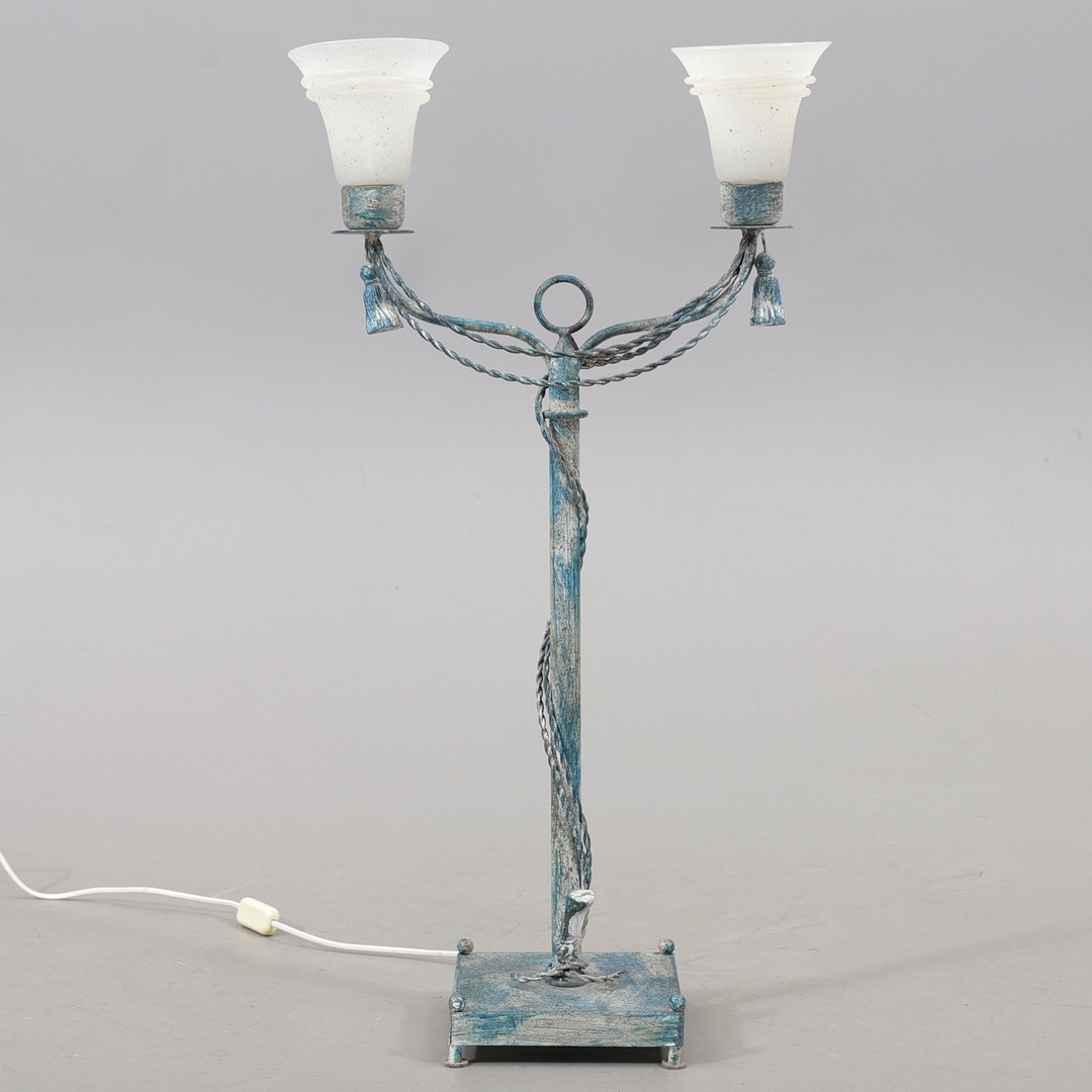 BORDSLAMPA med 2 ljusarmar, metall/glas.