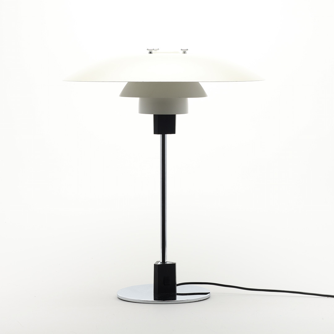 POUL HENNINGSEN. Bordslampa, Louis Poulsen, modell 127094, samtida tillverkning. Bordslampa, Louis Poulsen, modell 127094, samtida tillverkning.