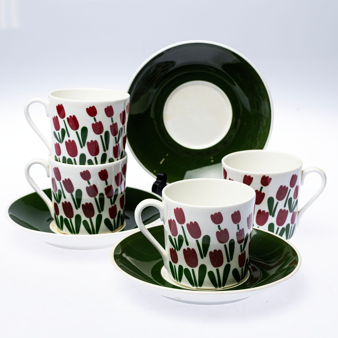 MARGARETA HENNIX. Kaffekoppar med fat, "Juliana", Gustavsberg, 1900-talets andra hälft.