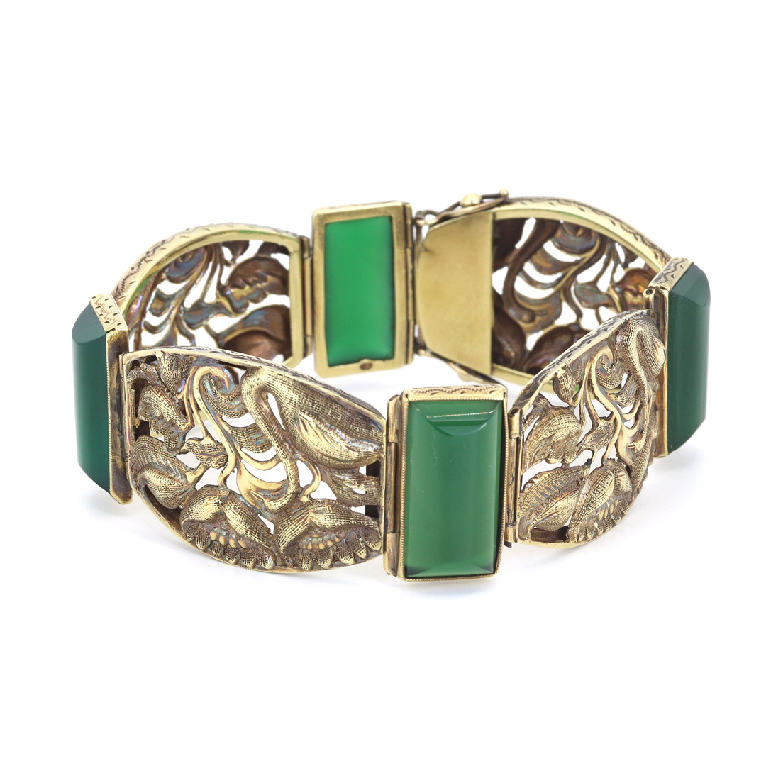 14CT GOLD EMERALD SET BRACELET.