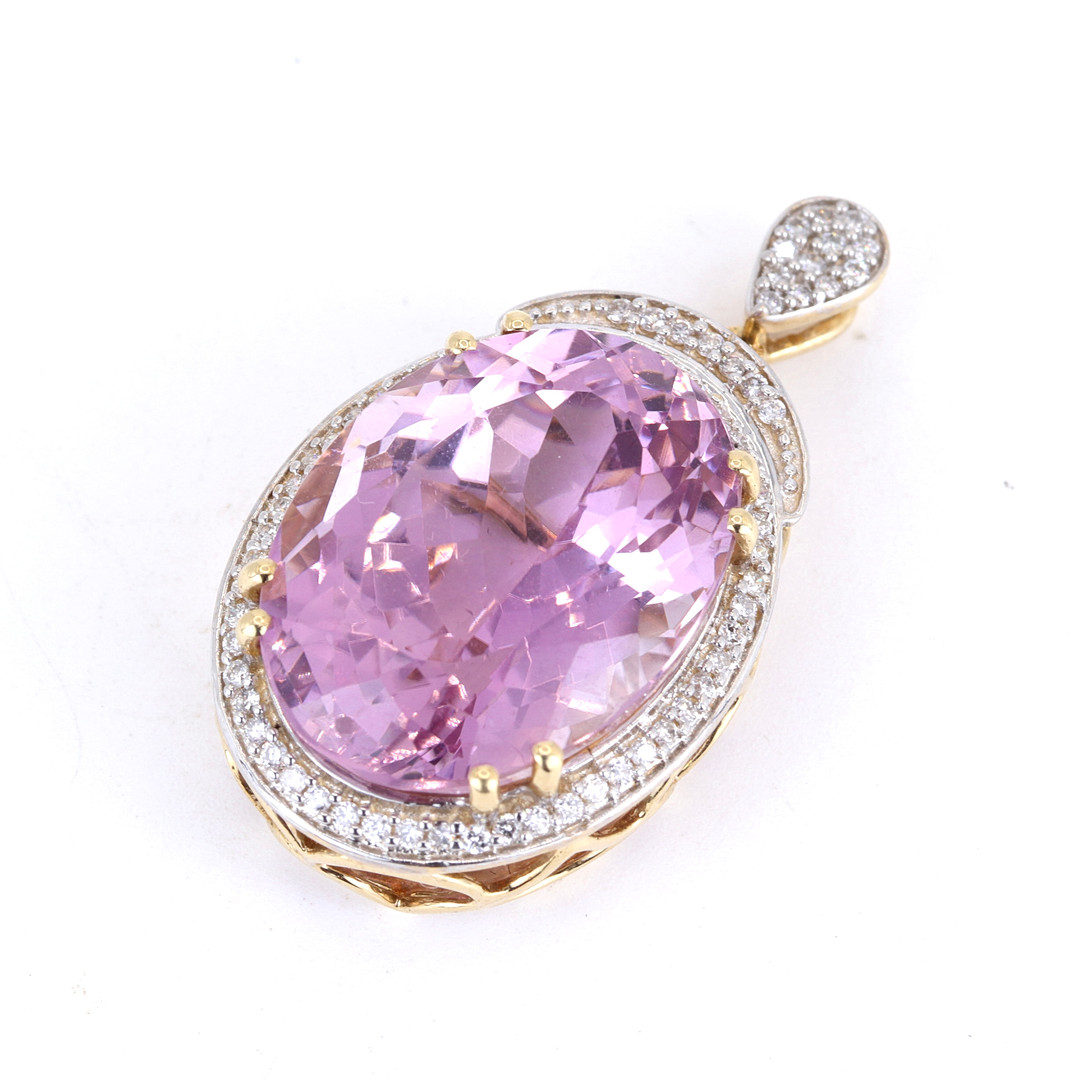 18CT GOLD KUNZITE & DIAMOND SET PENDANT.