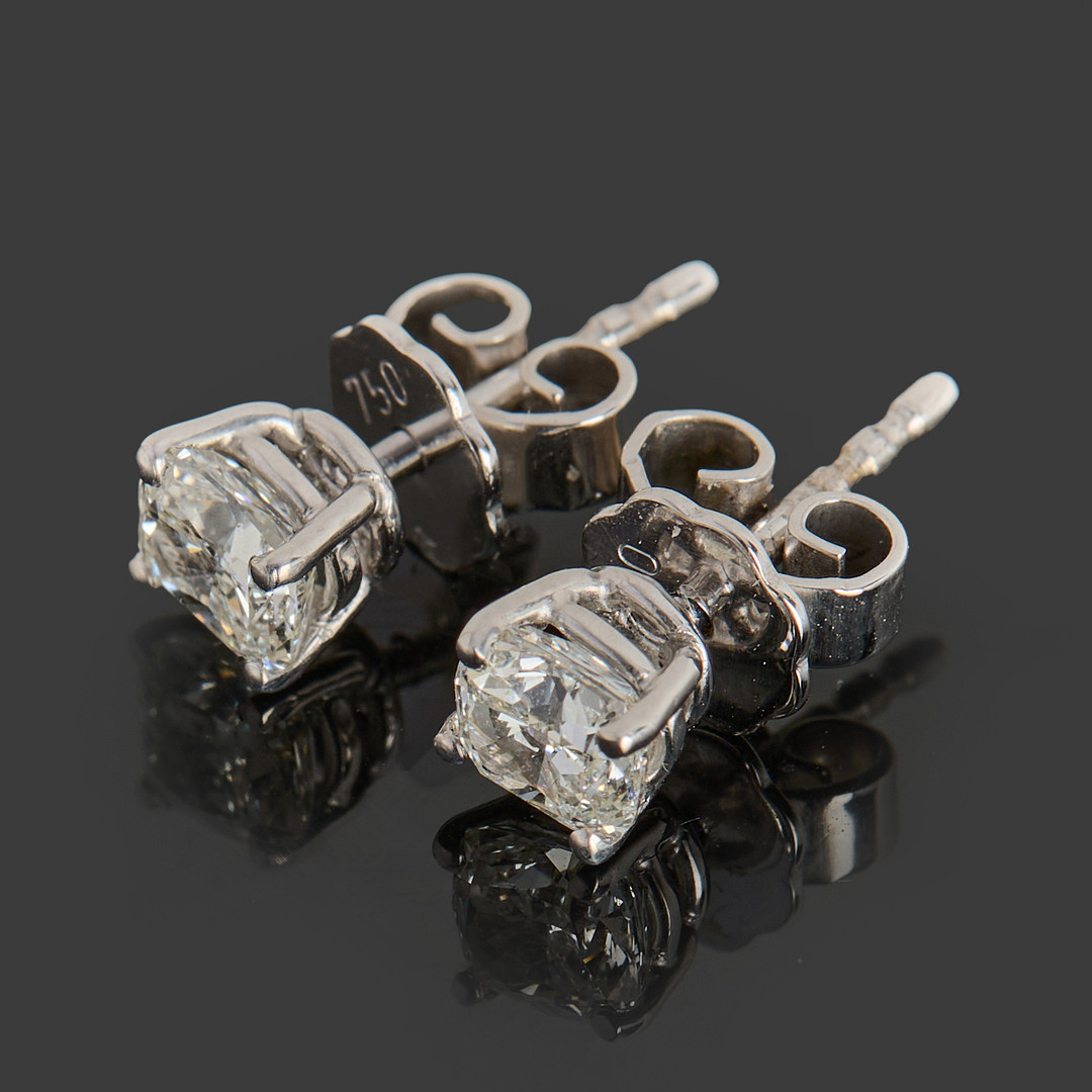 ÖRHÄNGEN, ett par, 18k vitguld, diamanter cushion modified totalt 1.02ct, Wallin jewels, certifikat medföljer.