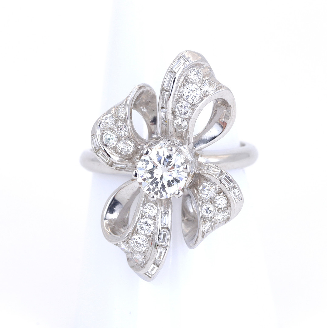 14CT WHITE GOLD SAPPHIRE & DIAMOND SET RING.