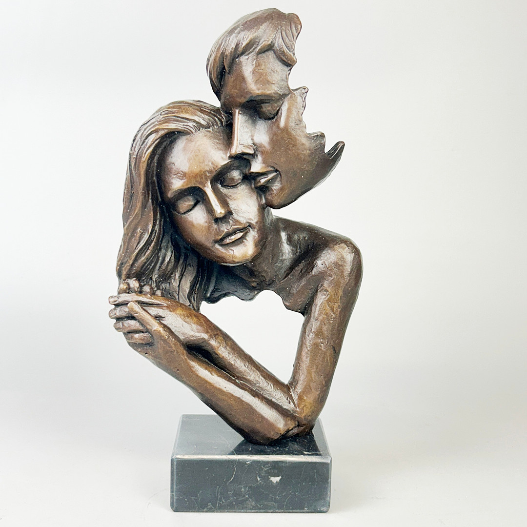 CONTEMPORARY BRONZE FIGURE.