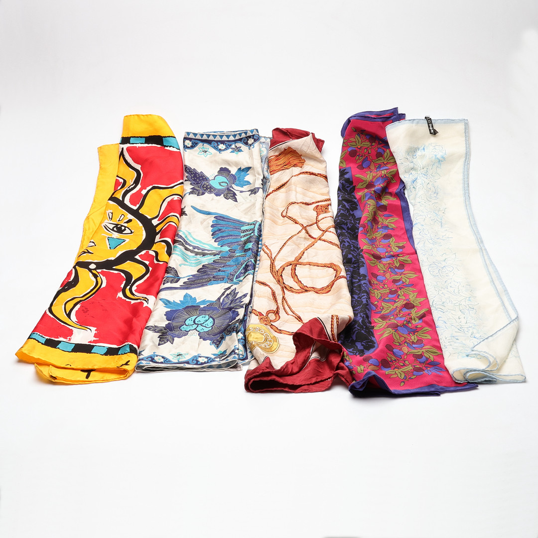 SCARVES, 5 st, siden, b.la. Rochas och Marja Kurki.
