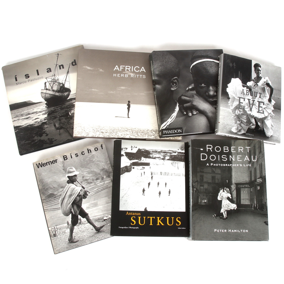 FOTOBÖCKER, 7 st, bl.a. Antanas Sutkus. "All about Eve", "Africa", Herb Ritts. "Humanity and inhumanity", George Rodger. Robert Doisneau - A photographer's life. mfl.