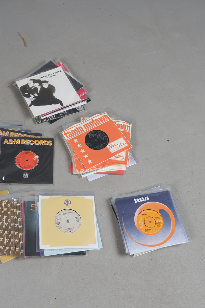 A COLLECTION OF 45'S (QTY).