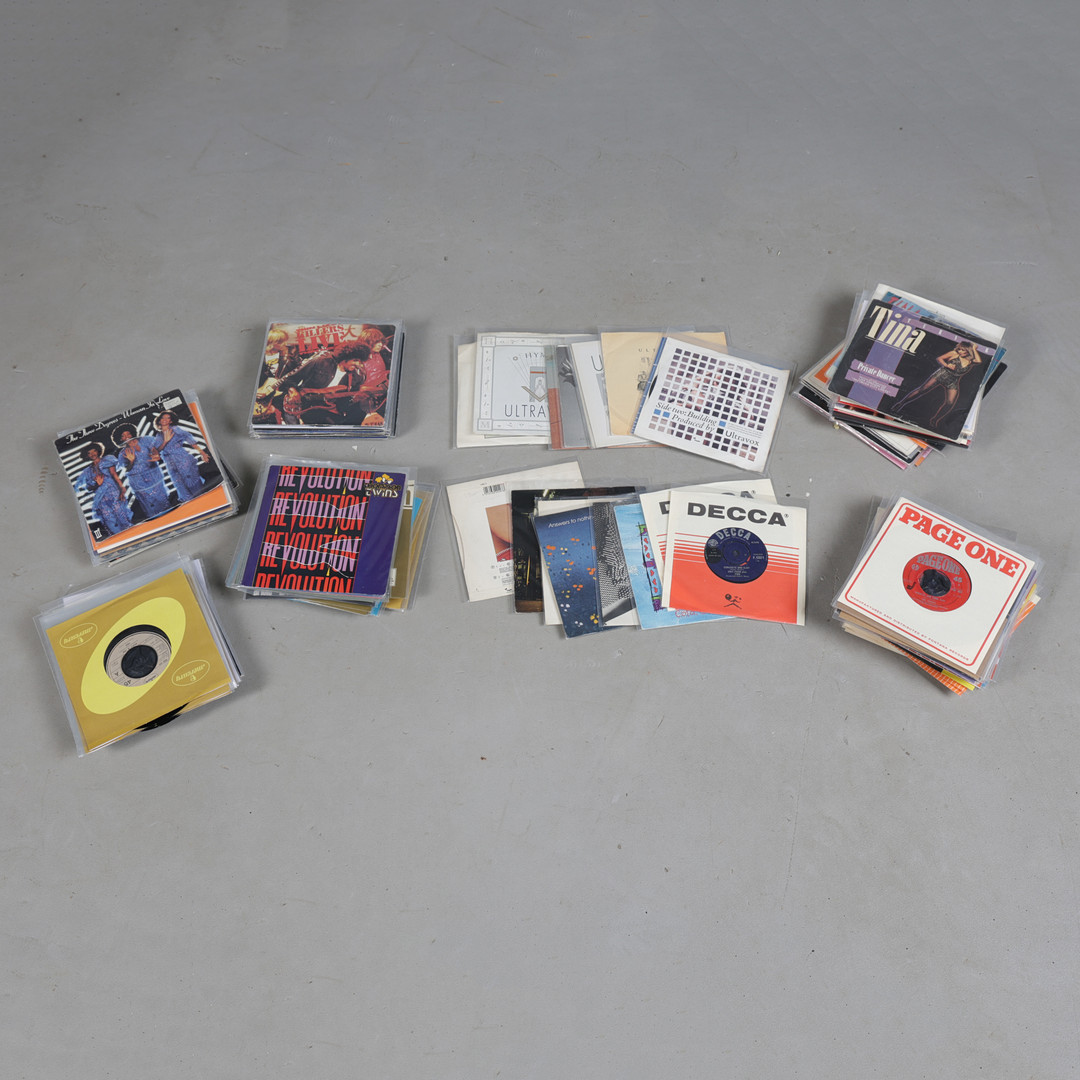 A COLLECTION OF 45'S (QTY).