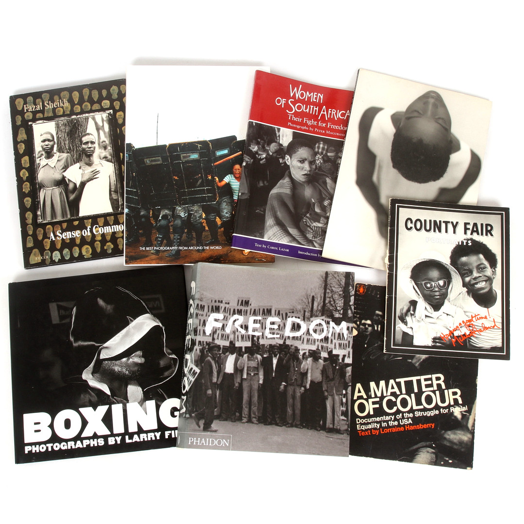 FOTOBÖCKER, 8 st, bl.a. "A sense of common ground", Fazal Sheikh. "Freedom". "Boxing", Larry Fink, "Paramour of light", Dirk Bleicker. "County Fair", Mikkel Aaland, "A Matter of Colour", Text by Lorraine Hansberry, mfl.