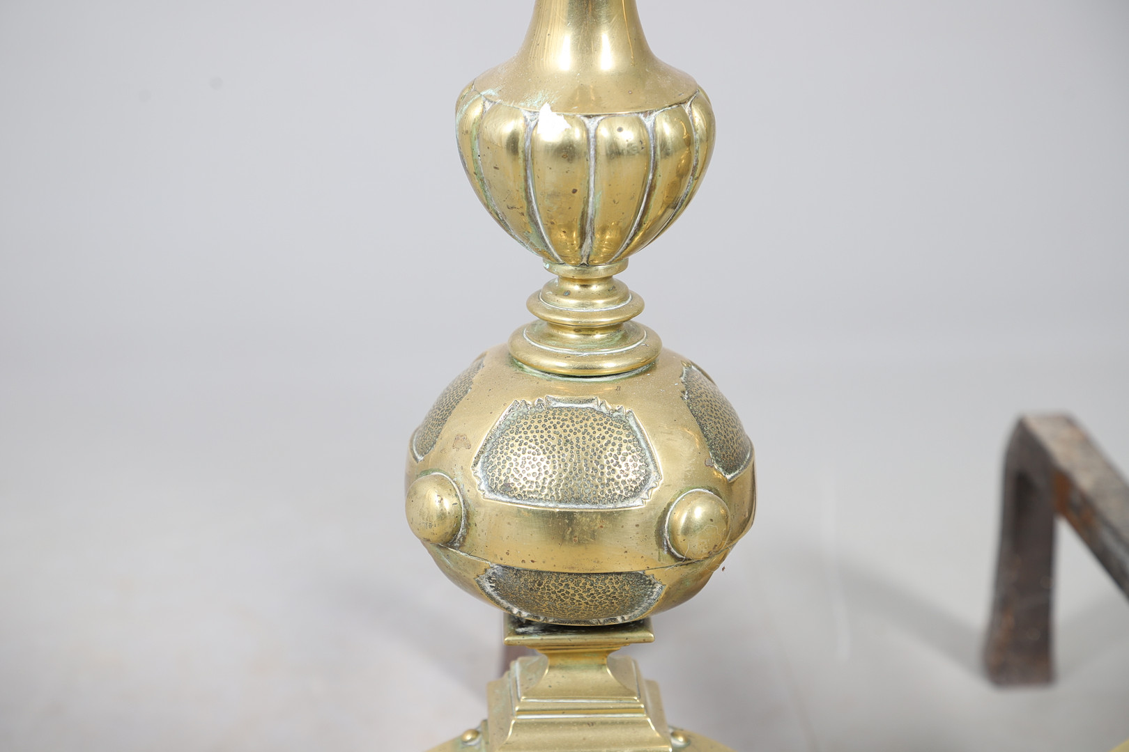 A PAIR OF BRASS ANDIRONS.