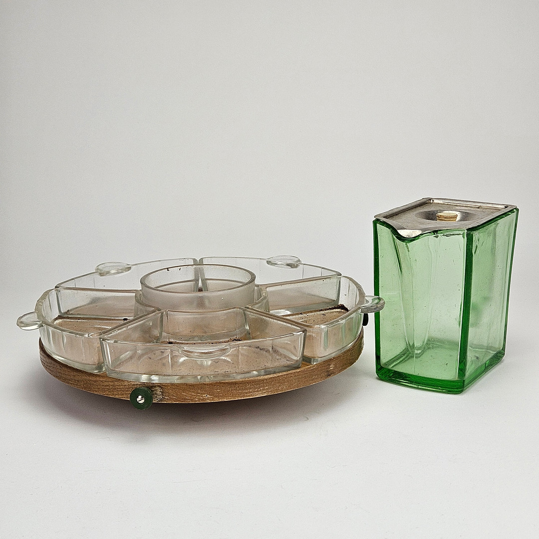 LAZY SUSAN OCH KANNA, 1940-tal.