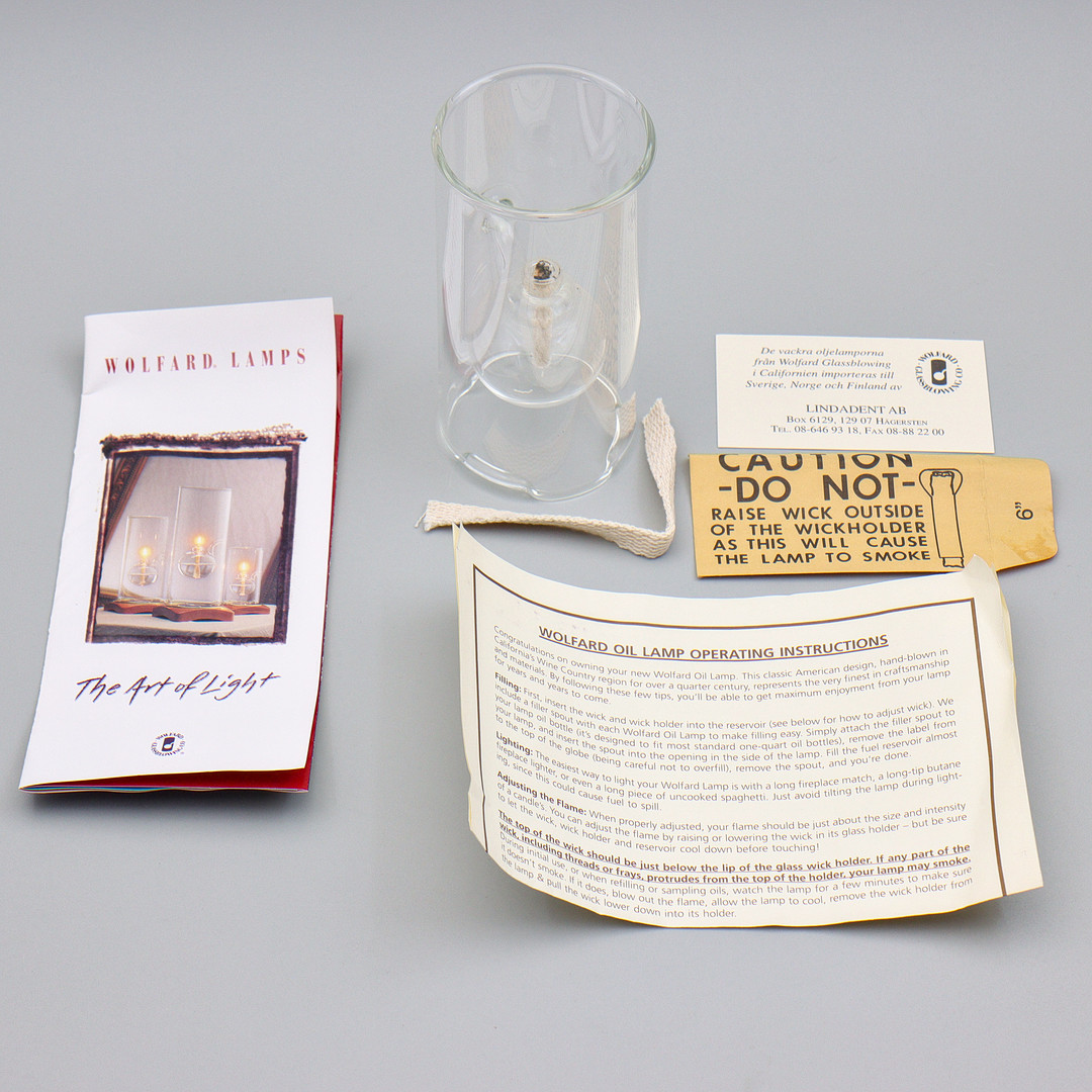 OLJELAMPA "WOLFARD-LAMPA", HANDBLÅST BOROSILIKATGLAS, WOLFARD GLASSBLOWING CO., USA, SENT 1900-TAL.