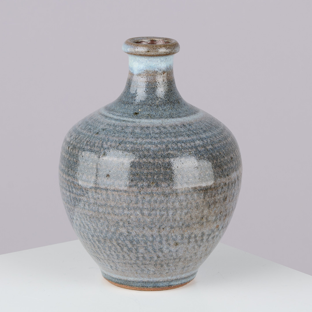 Vase af glaseret stentøj, muligvis af japansk oprindelse, 20. århundrede.