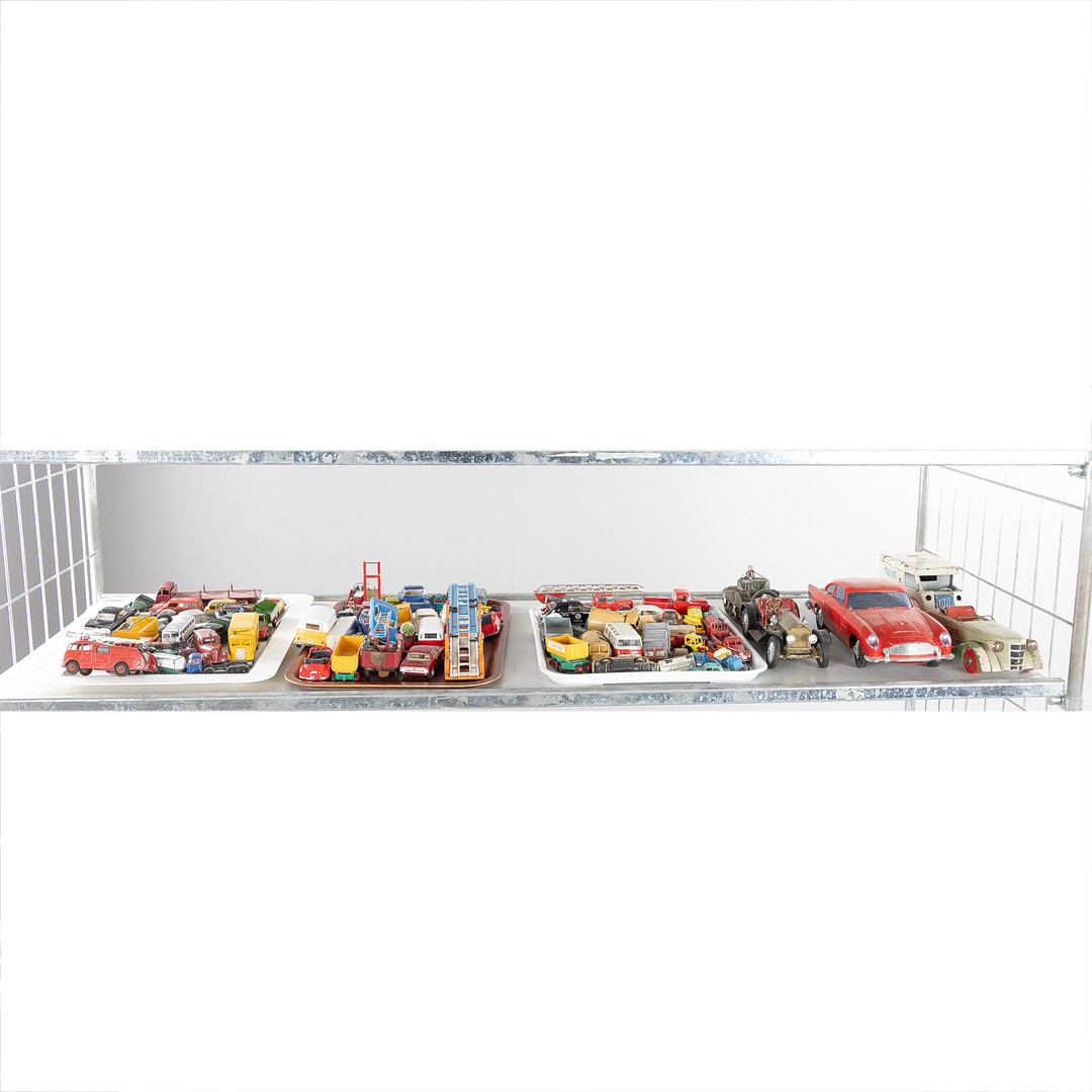MODELLBILAR, större samling, bl a Dinky Toys.