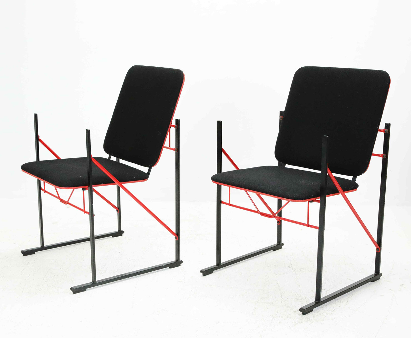 YRJÖ KUKKAPURO. Karmstolar, ett par, modell A-502, Avarte , Finland, 1980-tal.