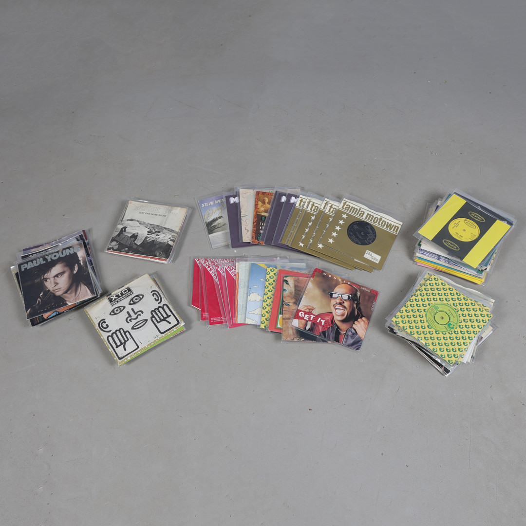 A COLLECTION OF 45'S (QTY).