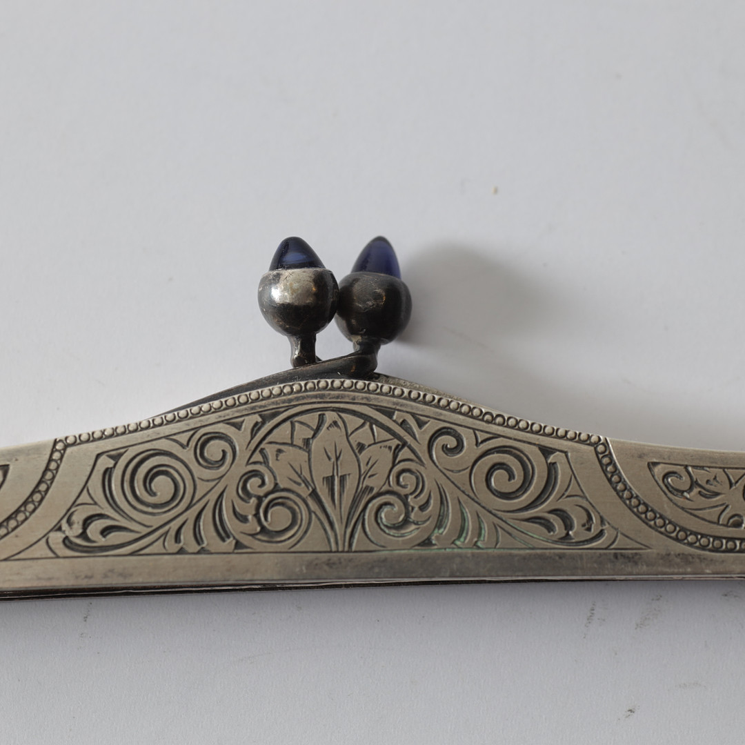 VÄSKBYGEL, nysilver med stenar, 1900-tal.
