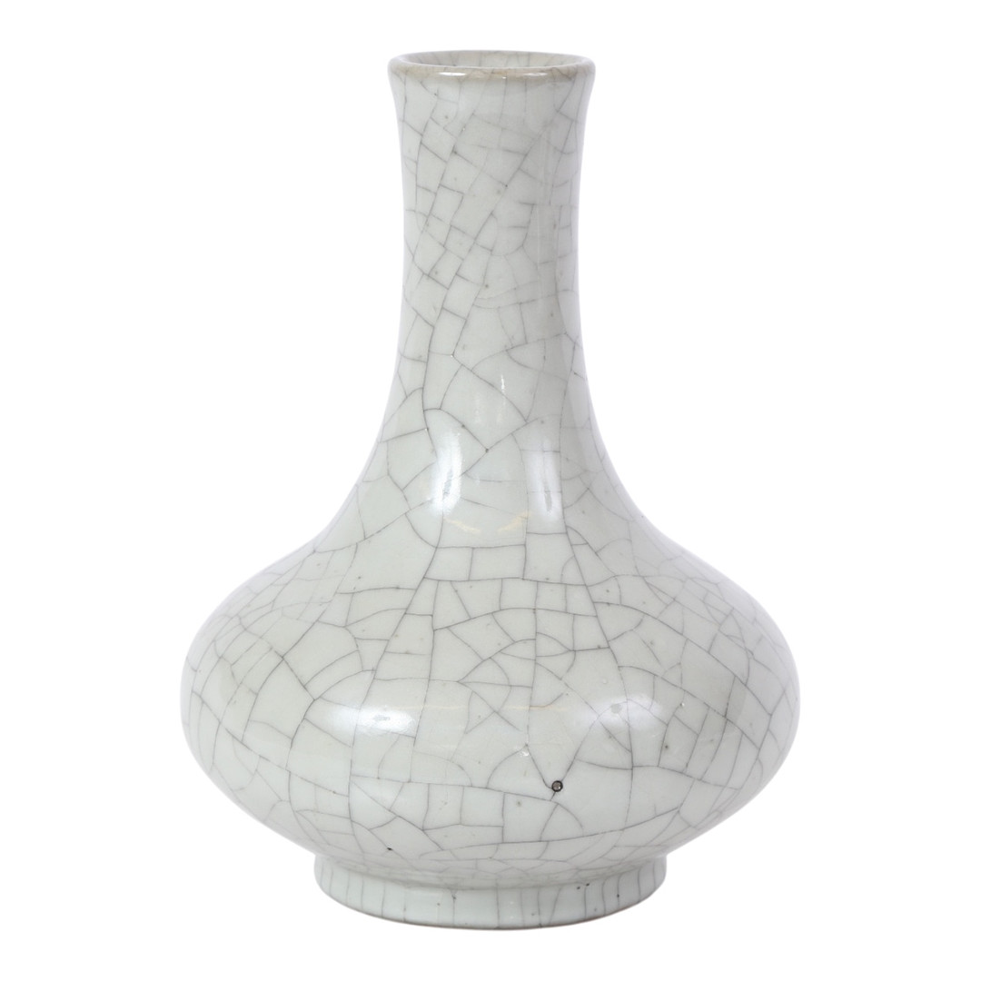 Vase af porcelæn med krakeléglasur, Yongzheng stil, 1800-tallet.