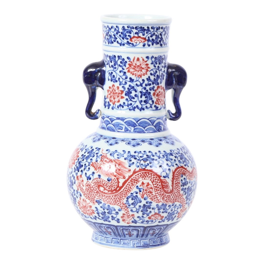 Kinesisk vase af porcelæn, 1900-tallet.