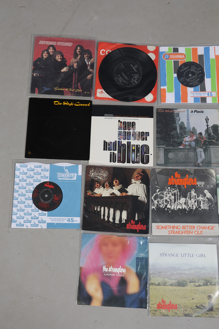 A SELECTION OF 45'S. THE STRANGLERS/ THE STYLE COUNCIL/ JEFFERSON AIRPLANE/ YARDBIRDS/ CHRIS FARLOWE (QTY).