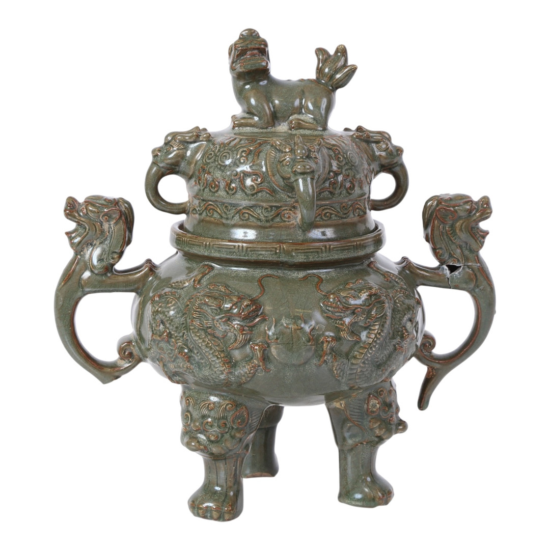 Kinesisk røgelseskar af terracotta med celadonglasur, 1900-tallets første halvdel.