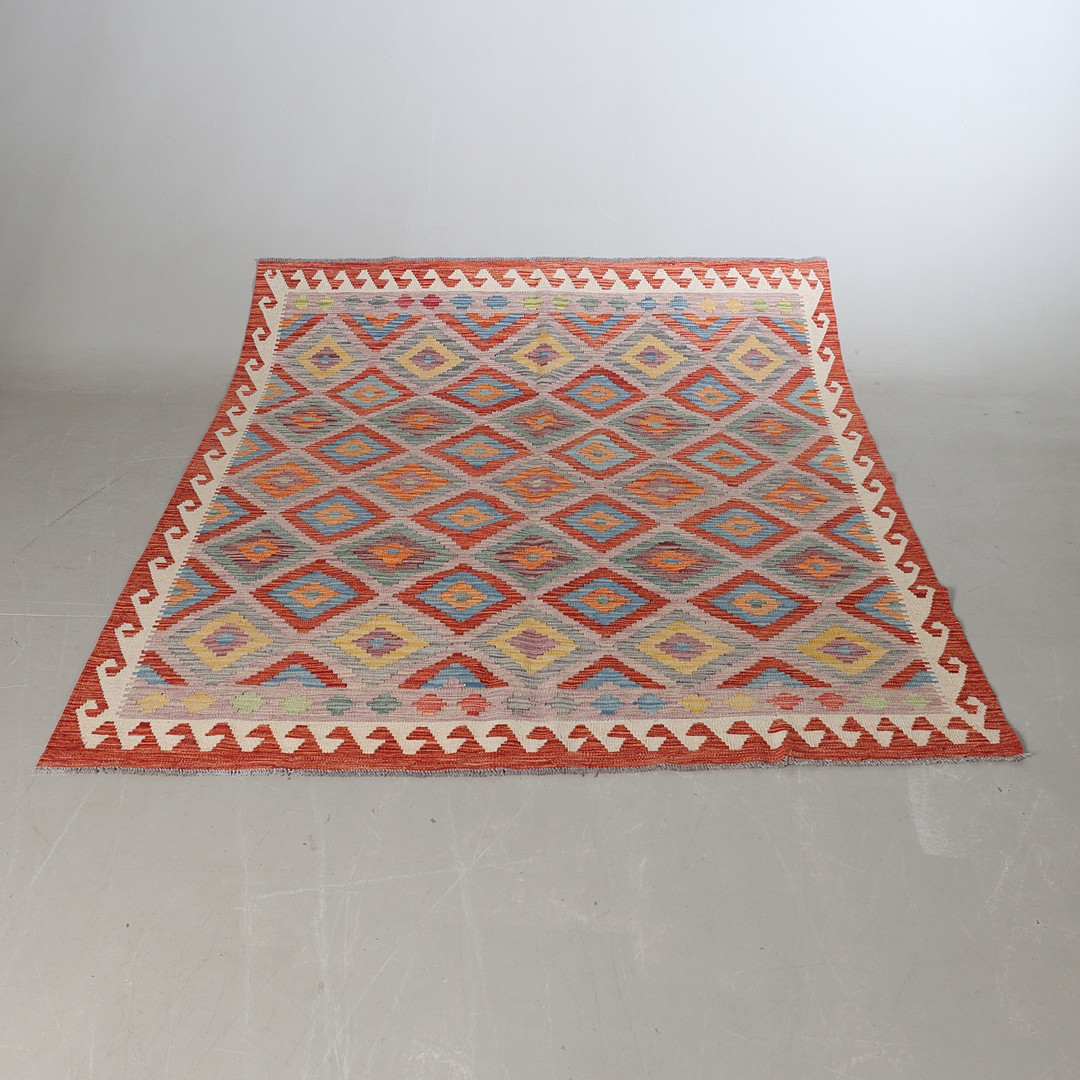 ORIENTMATTA. Kelim, ca 236 x 189 cm.