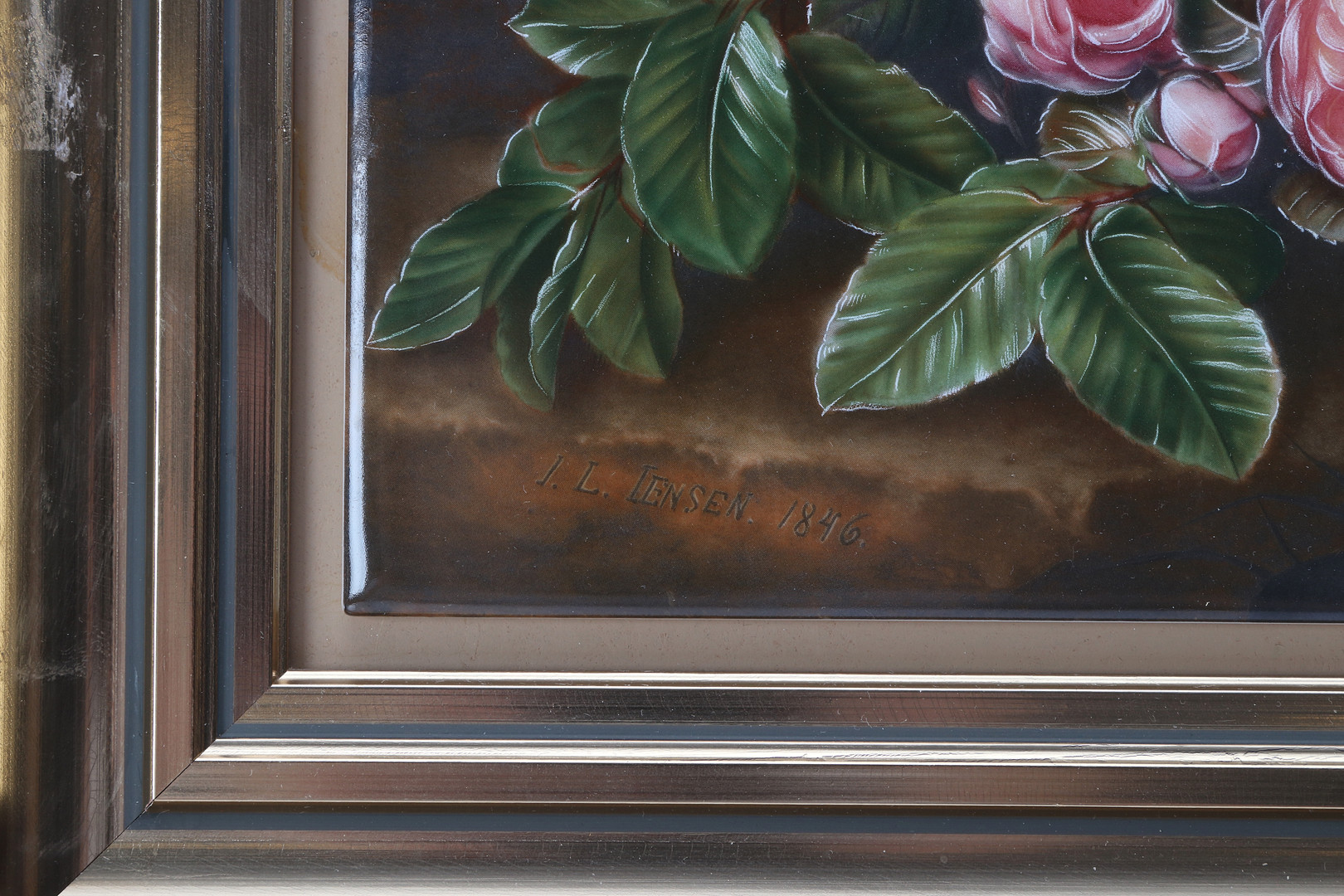 ROYAL COPENHAGEN, INRAMAD PORSLINPLAKETT. Motiv efter J.L. Jensen. Nr 668/7500.