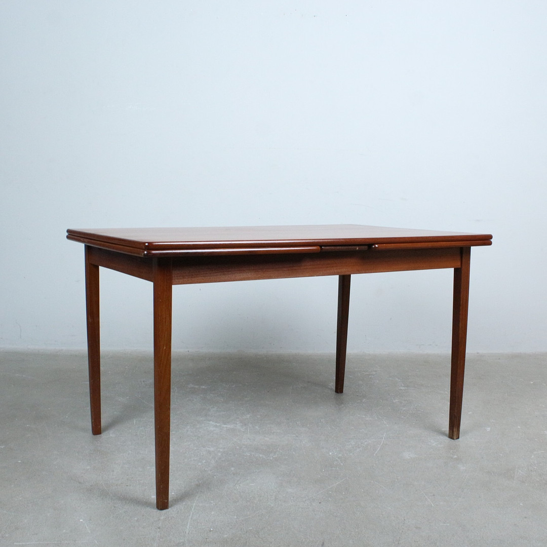 Ausziehbarer Mid-Century Esstisch aus Teak, 1960er.