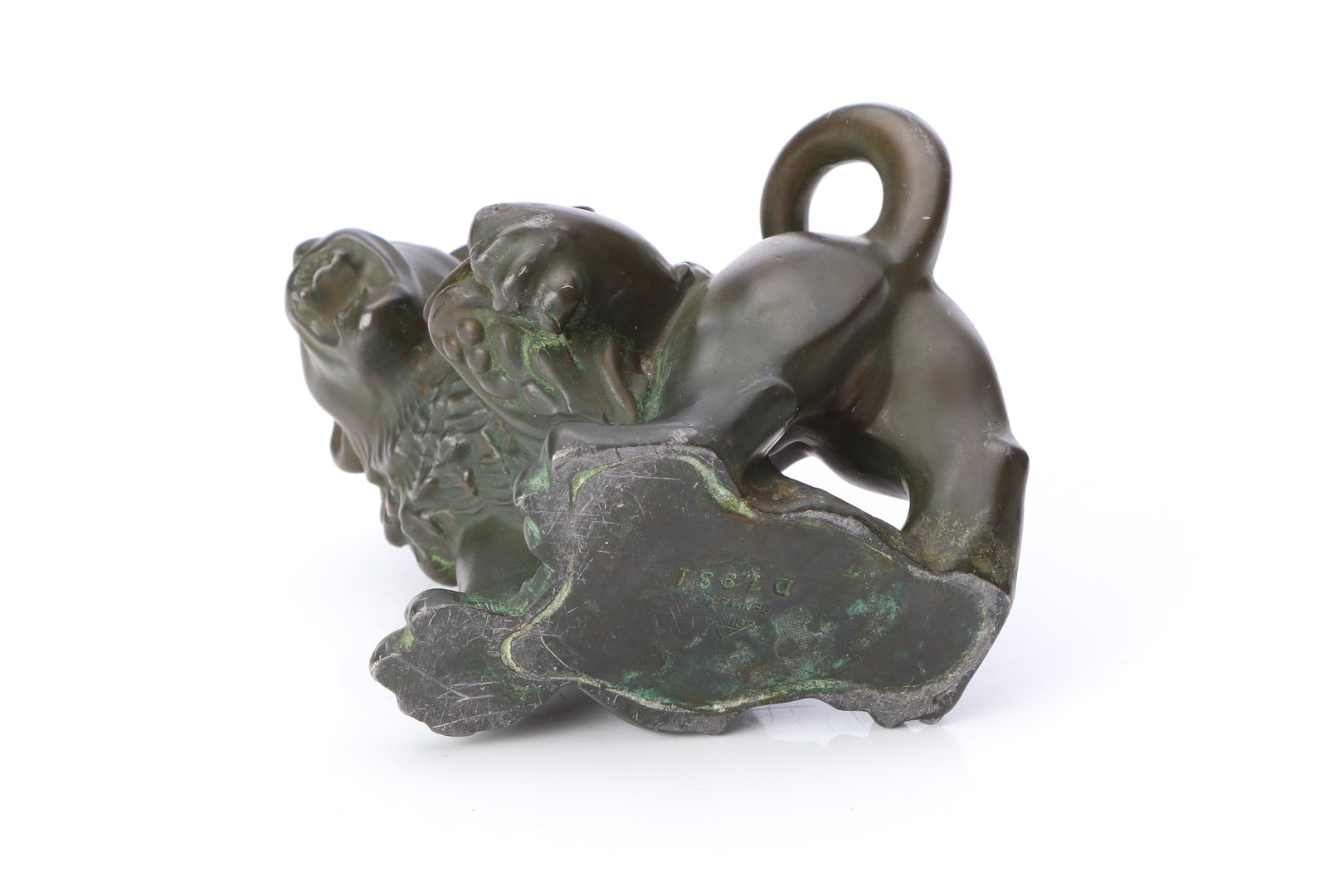 JUST ANDERSEN. SKULPTUR. Bronspatinerad vitmetall. Lejon. Nr D1931.