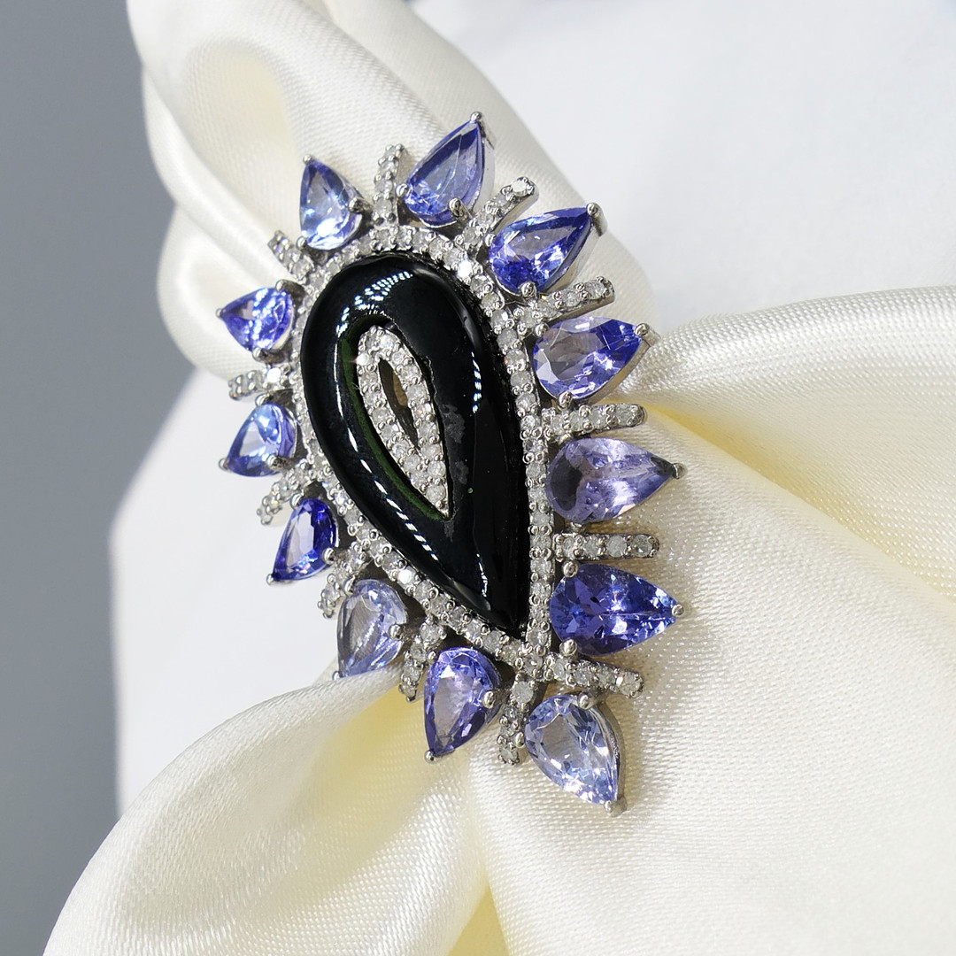 ONYX, TANZANITE & DIAMOND dress ring.